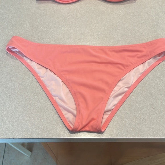 Shade and shore coral ribs wire Padded top with XL bottom - Picture 3 of 5